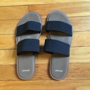 Sanuk Gora Gora sandal slippers size 7